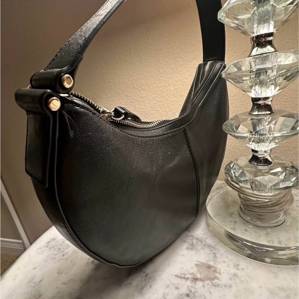 & OTHER STORIES

Small Rounded Leather Handbag - Picture 2 of 2